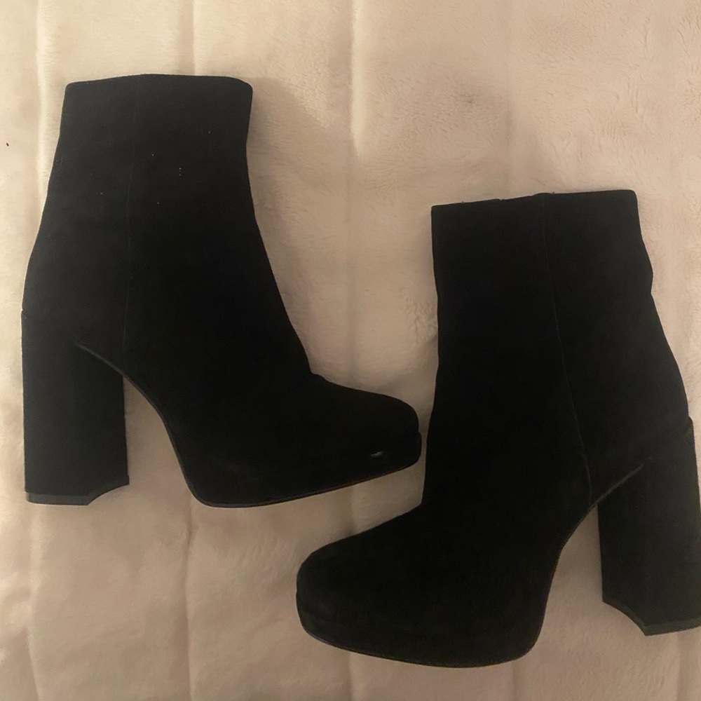 Steve Madden suede boots